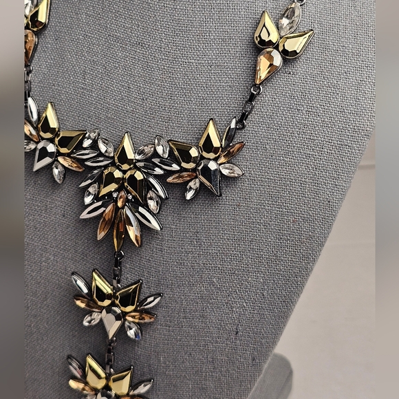 [EXPRESS] Elegant Gold & Silver Floral Statement Necklace ○●Choker // Collar●○ - Picture 7 of 16